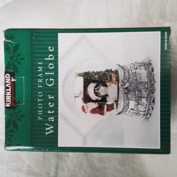 Kirkland Signature Musical Photo Frame Water Globe with box - Picture 1 of 3